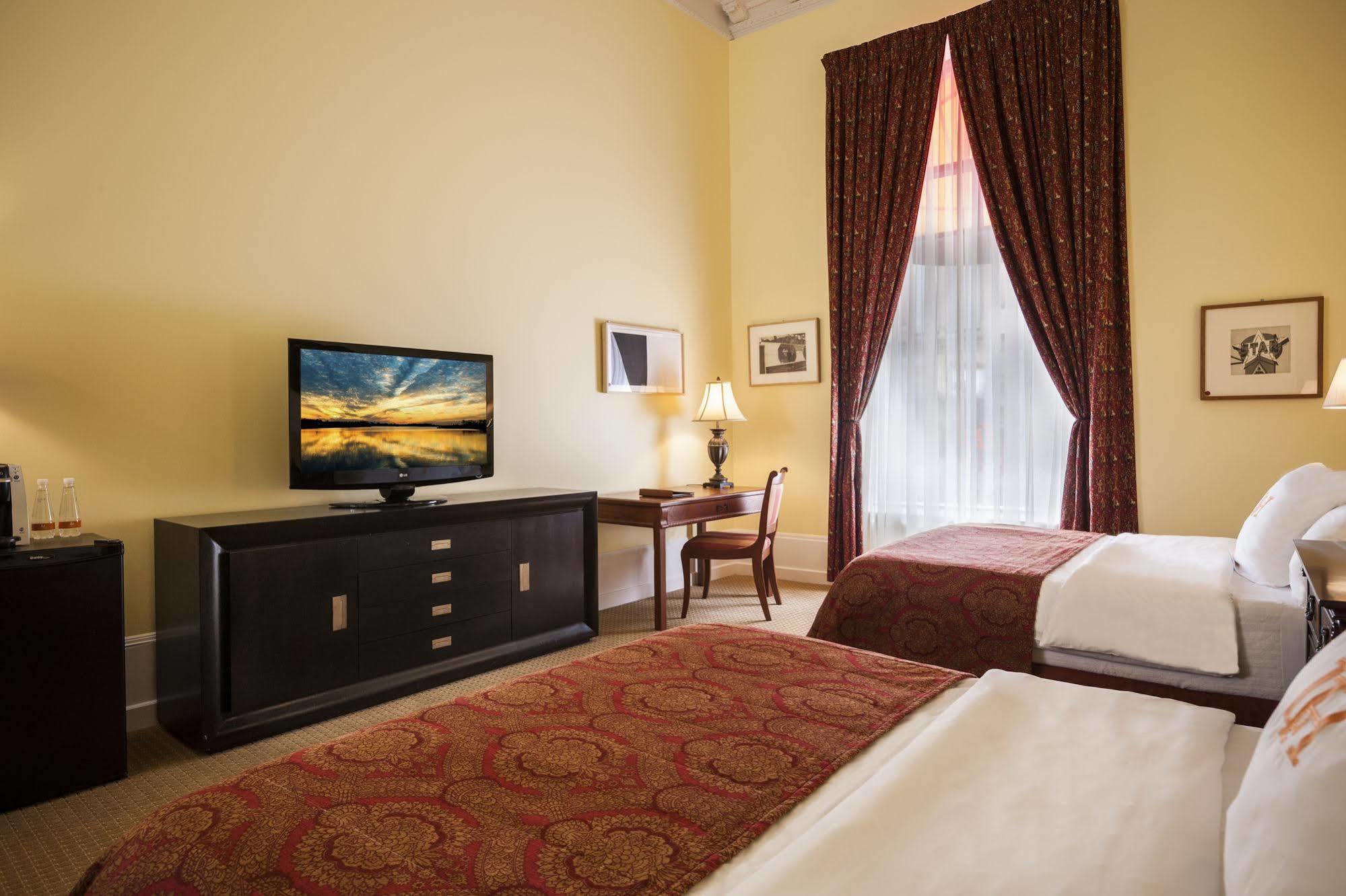 แอลโฮเต็ล Hotel มอนทรีอัล ภายนอก รูปภาพ